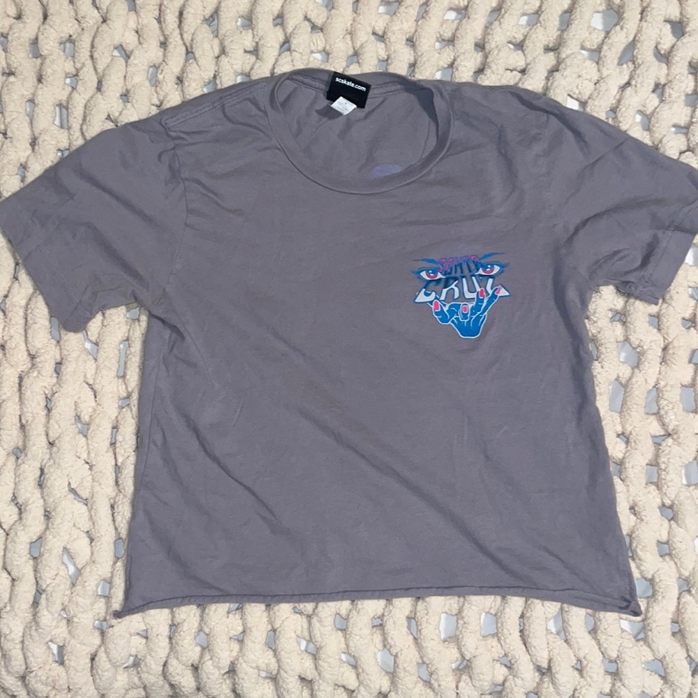 !NEW! This tee is new never worn & super trendy!